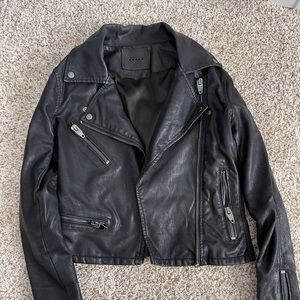 Size Small leather jacket. ❤️ Barley worn!
